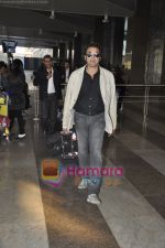 Bobby Deol returns from YPD delhi promotions in Airport, Mumbai on 14th Jan 2011 (4).JPG